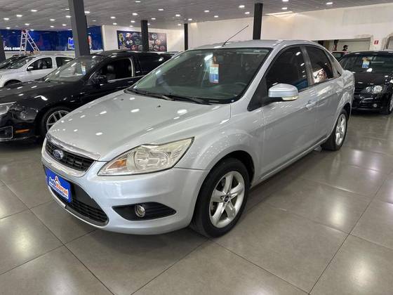 FORD FOCUS 2.0 GHIA SEDAN 16V GASOLINA 4P MANUAL